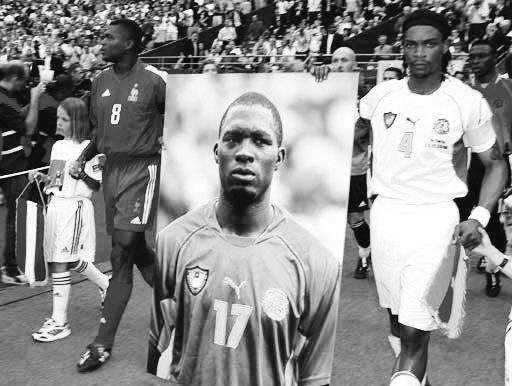 清明时节雨纷纷一束鲜花祭先烈,清明时节雨纷纷寄托思念缅怀先人