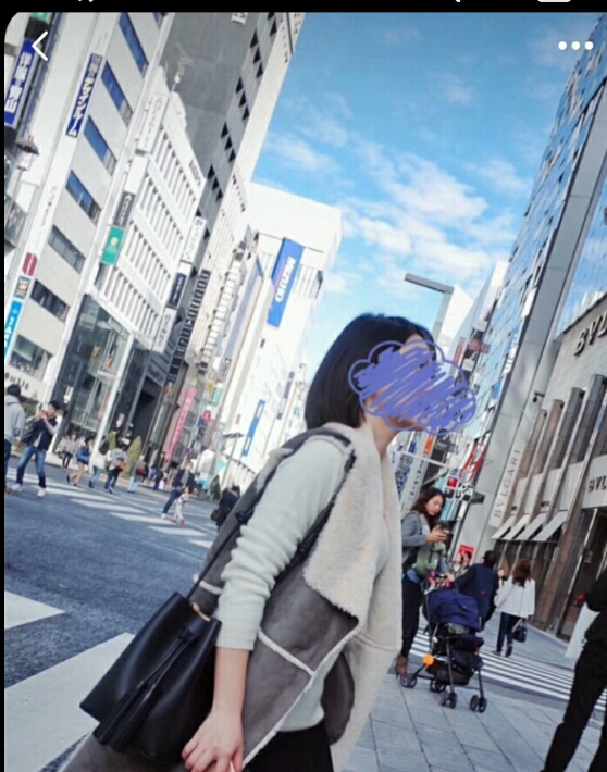 charles&keith复古印花包包,charleskeith白色流浪包穿搭