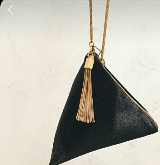 charles&keith复古印花包包,charleskeith白色流浪包穿搭