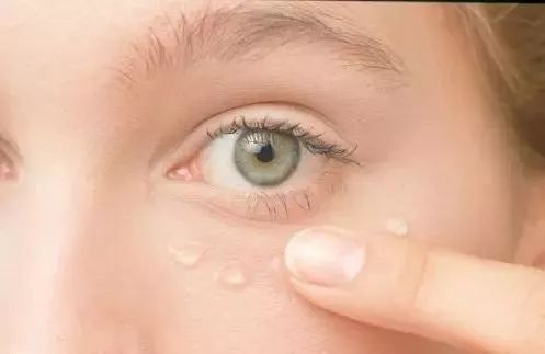 时尚星人请查收风靡娱乐圈的“亮眼”教程