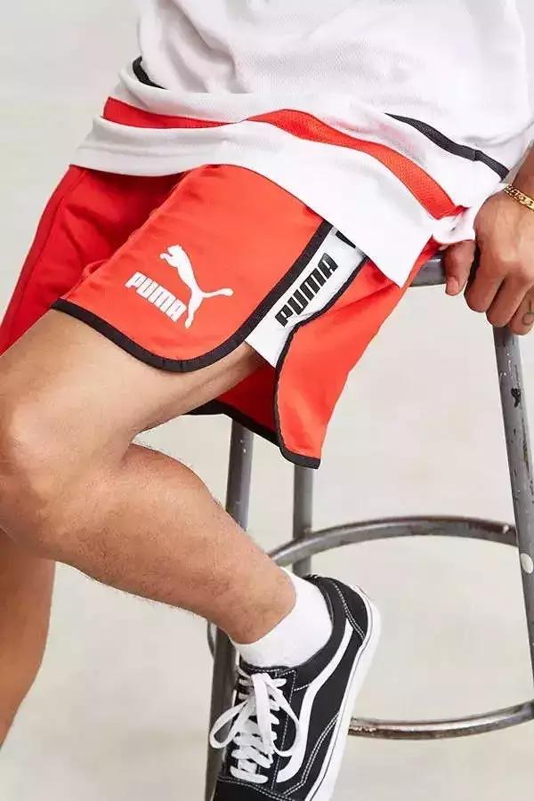 权志龙最爱哪些潮牌,权志龙最喜欢的香奈儿包包