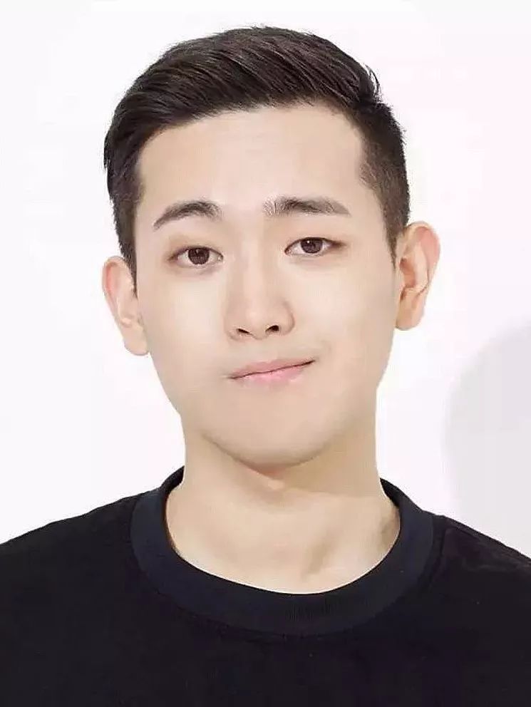 圆脸发际线高的男生适合什么发型,发际线高头发稀少发型男