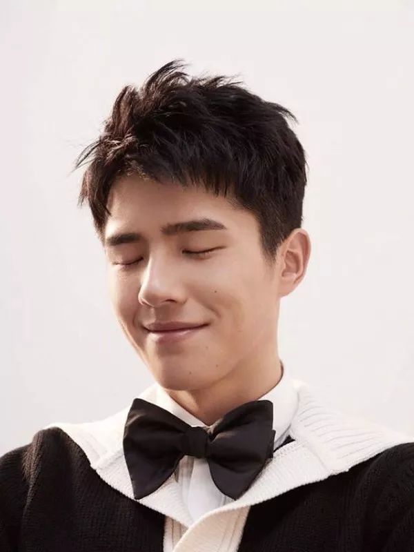 圆脸发际线高的男生适合什么发型,发际线高头发稀少发型男