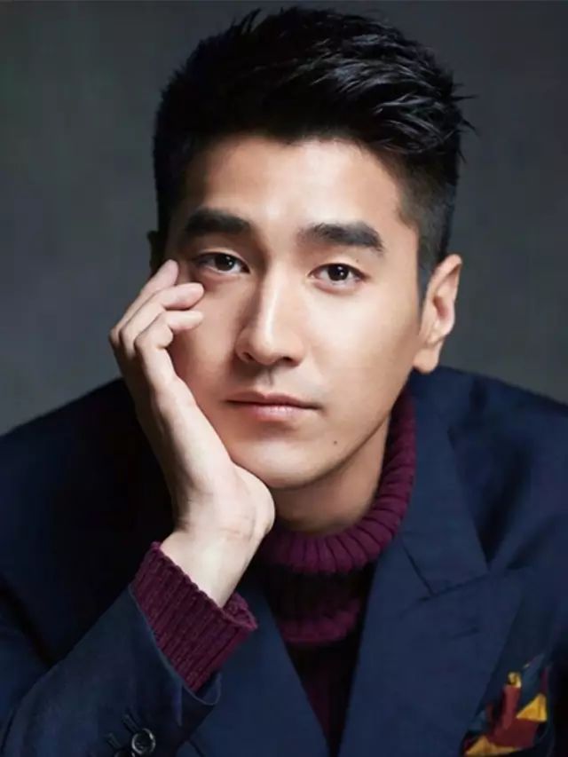 圆脸发际线高的男生适合什么发型,发际线高头发稀少发型男