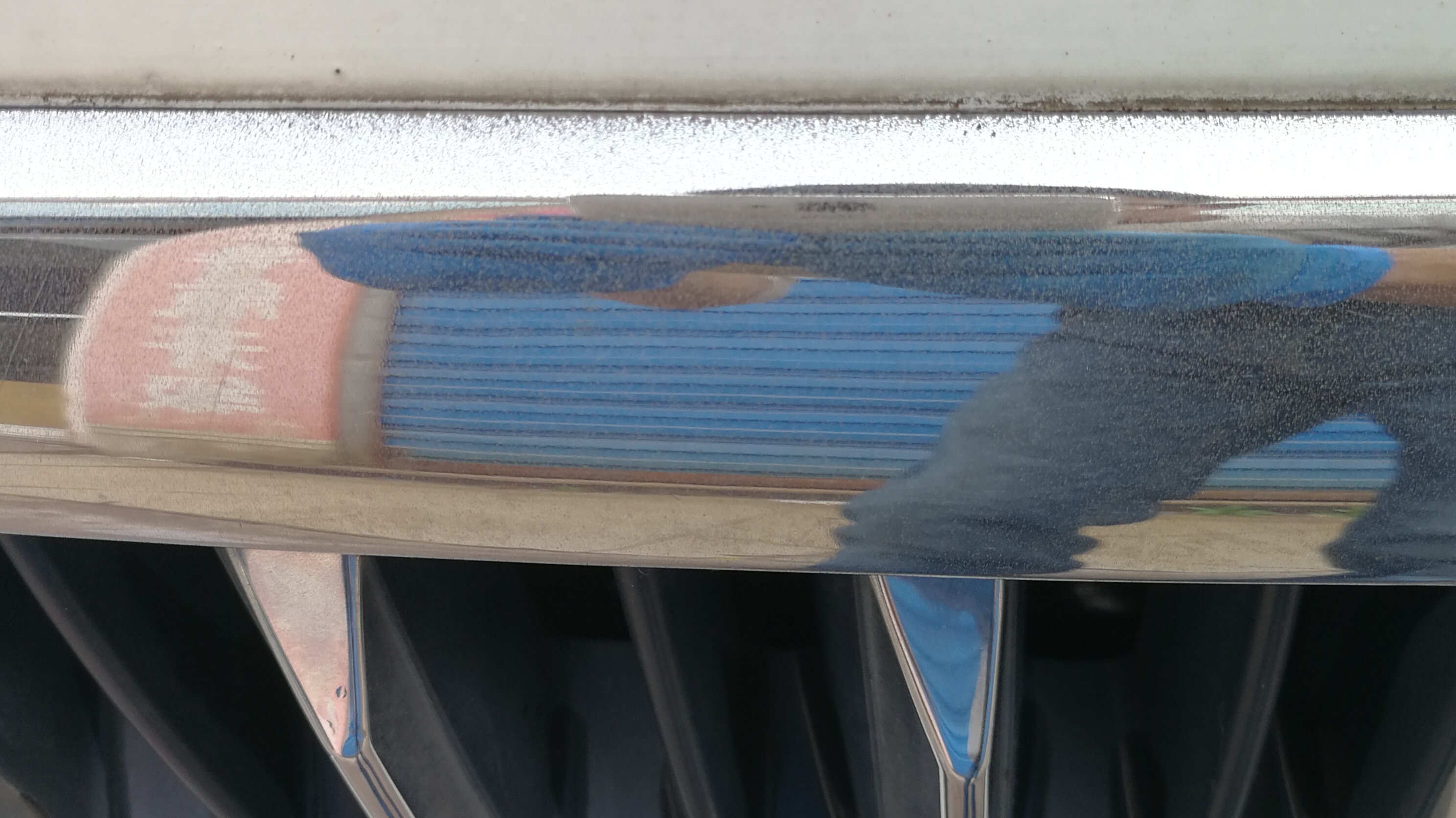 车生锈洗车店里能弄吗,汽车亮条老生锈