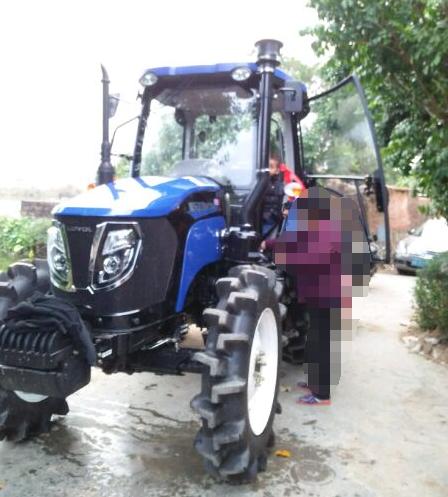 花了6000千块钱买的拖拉机,704增压轮式拖拉机多少钱一台