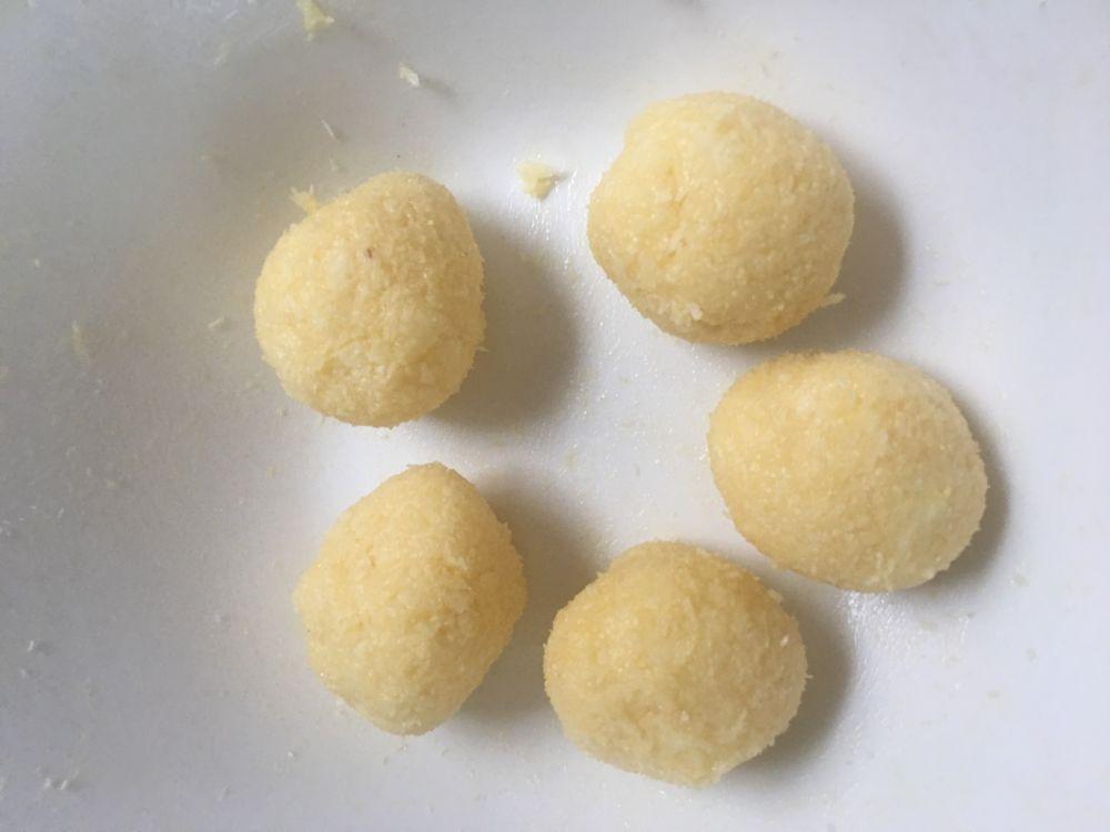 生酮椰丝球做法,椰丝黑米球教程