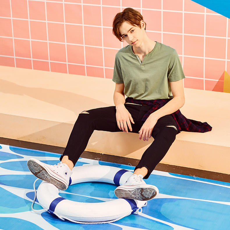 男士显脸瘦的t恤衫,夏季时尚男士v领t恤