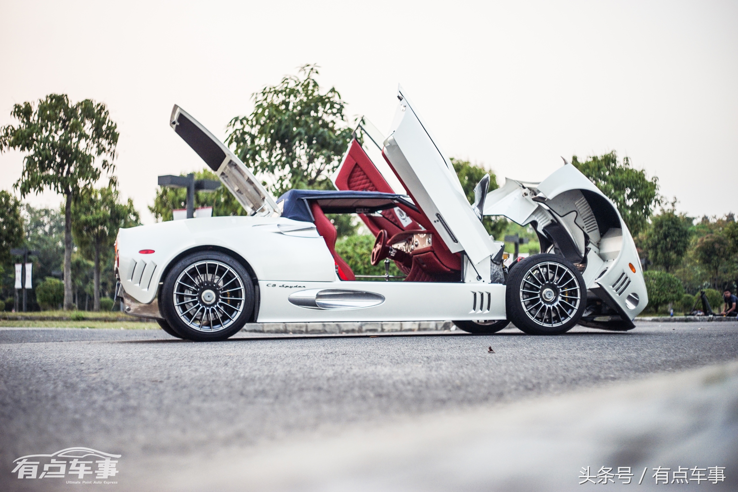 世爵c82018款,世爵c8spyder摩托车