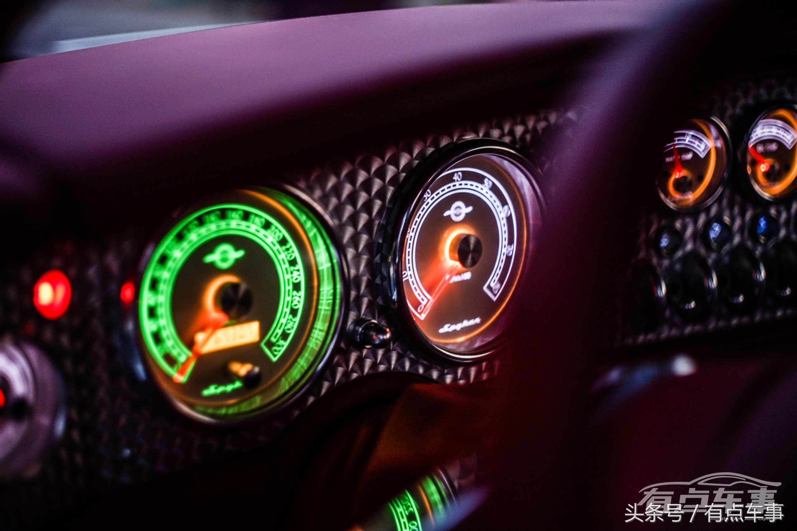 世爵c82018款,世爵c8spyder摩托车