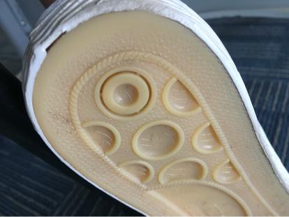 受够了跟风,回力复古篮球鞋赤橙