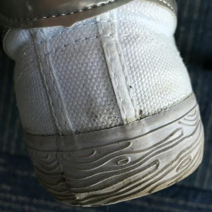 受够了跟风,回力复古篮球鞋赤橙