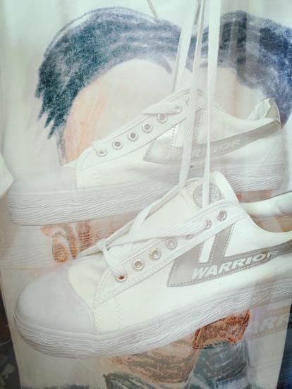 受够了跟风,回力复古篮球鞋赤橙