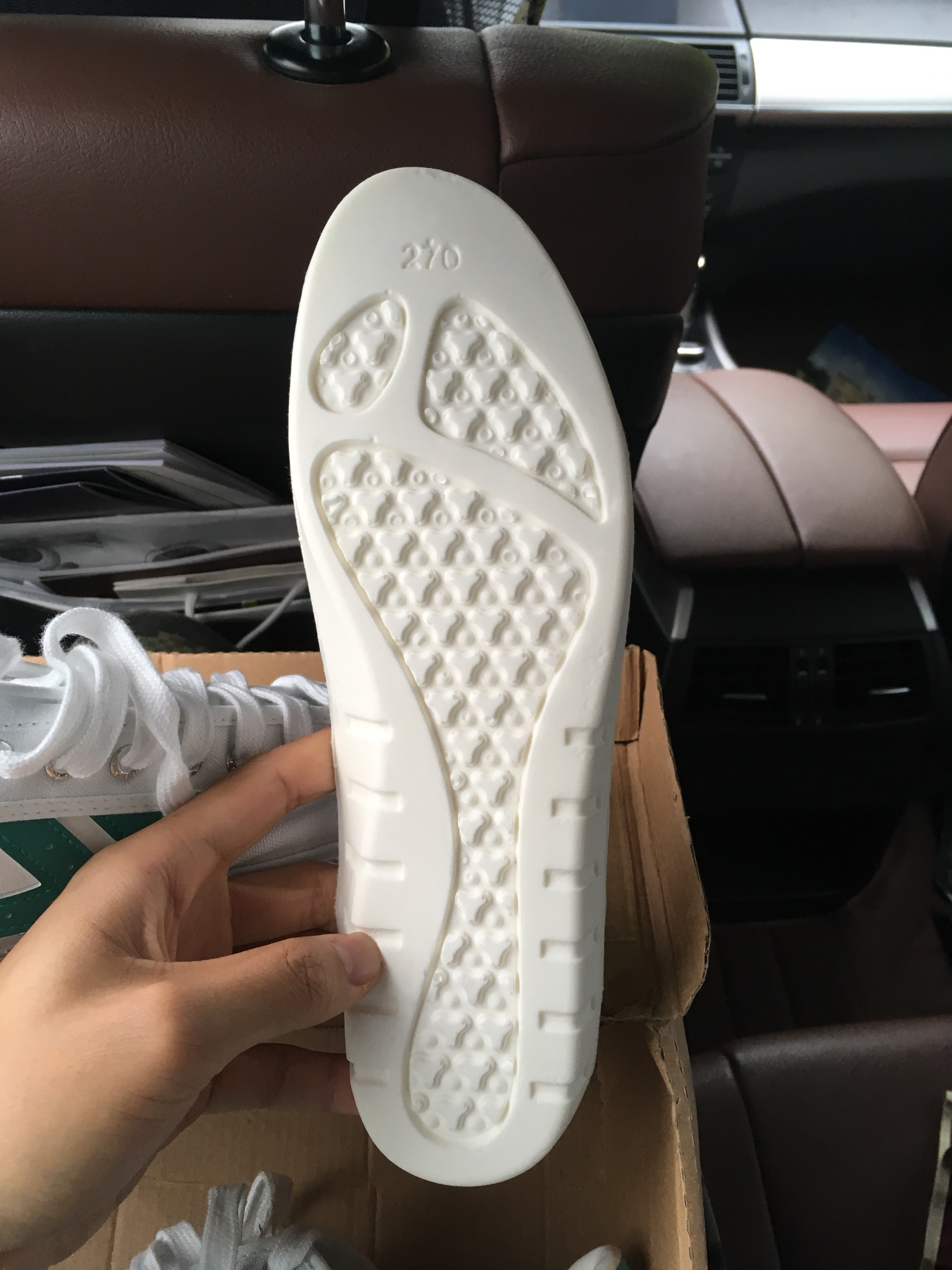 受够了跟风,回力复古篮球鞋赤橙