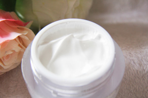 U牌懒人素颜霜,懒人素颜霜不粘腻不卡粉