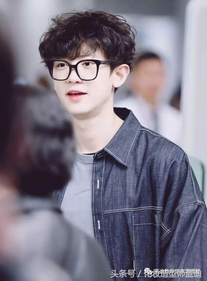 金俊勉，朴灿烈，都暻秀机场*服私**，活动*服私**搭配