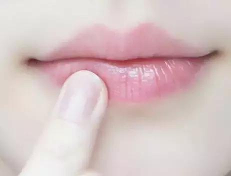 吹啊吹啊，我的嘴唇干燥，吹啊吹啊，我用什么好？