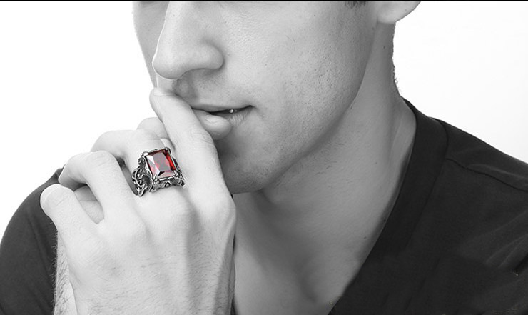 女人戒指的戴法和意义十个手指,男士右手无名指戴戒指的意义