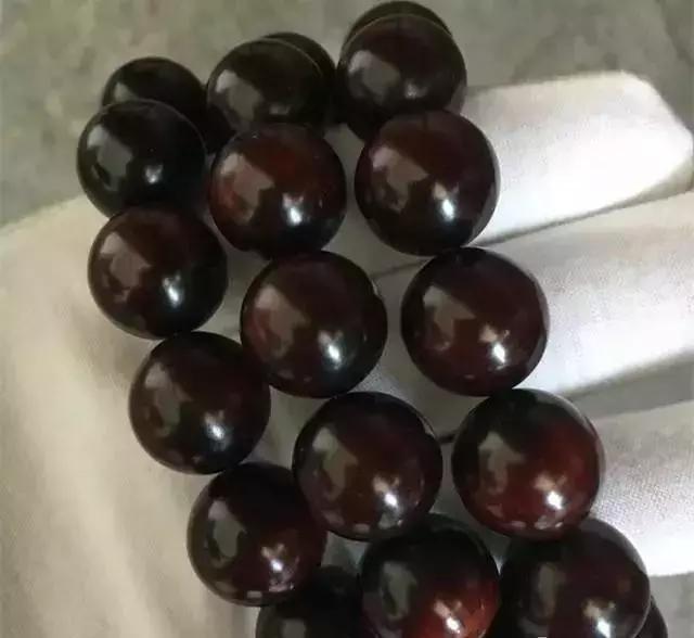 小叶紫檀越盘越黑是咋回事,小叶紫檀手串为什么越盘越黑