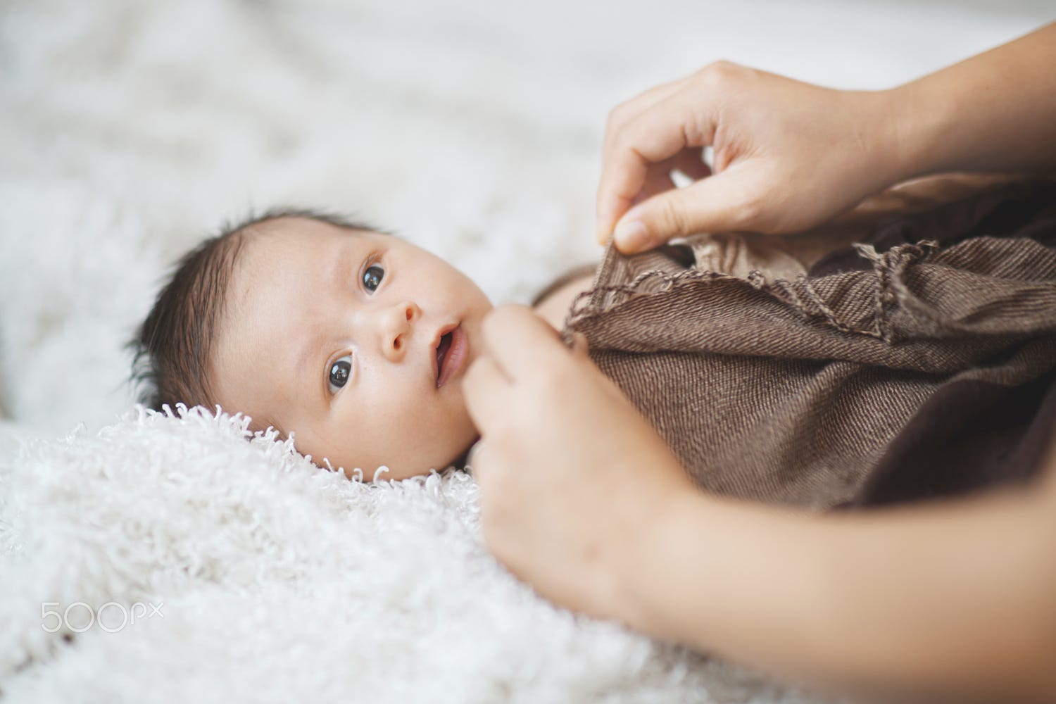 孩子眼睛红有眼屎结膜炎用什么药,孩子结膜炎眼屎多怎么办