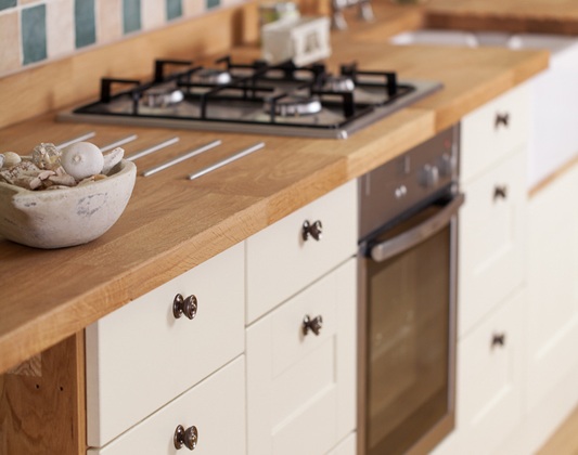 橱柜台面垫条用哪种材质的好,全友橱柜台面是什么材质的