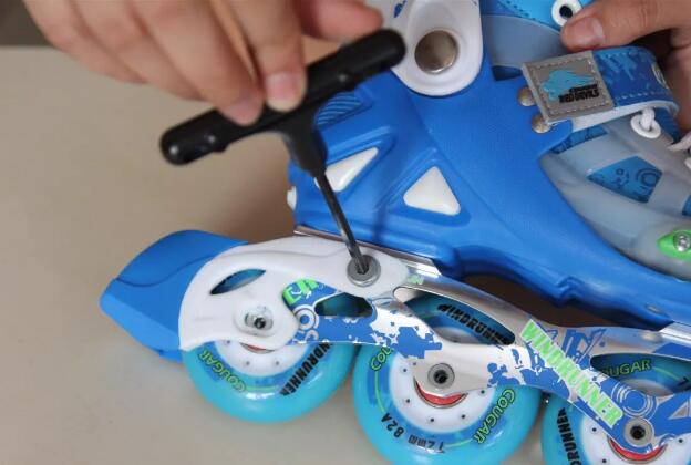 美洲狮轮滑鞋刹车拆卸视频,轮滑鞋刹车结构