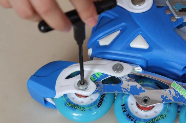 美洲狮轮滑鞋刹车拆卸视频,轮滑鞋刹车结构