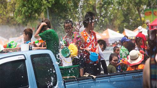 3月底泰国泼水节,不能错过泰国泼水节