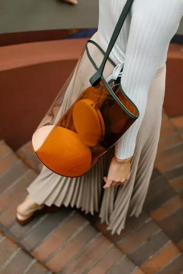 惨剧|买了个6000元的PVC包，被海关当塑料袋扔了，扔了……