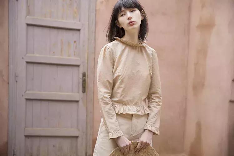 女人衣柜里不能少哪些衣服,女生衣柜里一定要有的几款衬衫