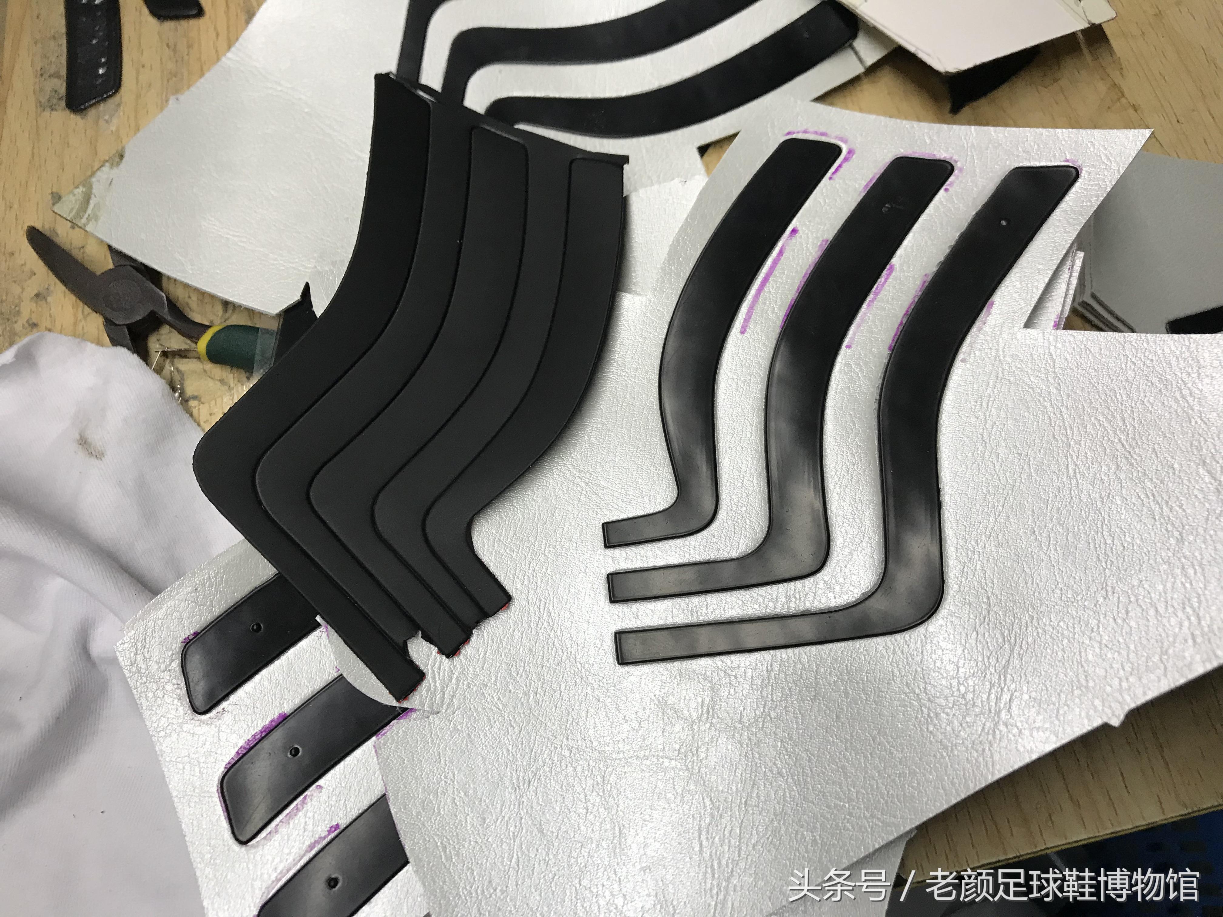 2002年的阿迪达斯鞋银色,阿迪达斯足球鞋哪一代最经典