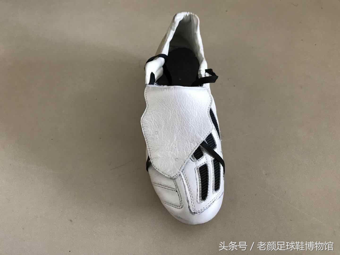 2002年的阿迪达斯鞋银色,阿迪达斯足球鞋哪一代最经典