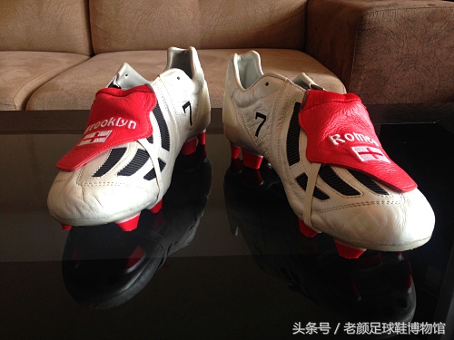 2002年的阿迪达斯鞋银色,阿迪达斯足球鞋哪一代最经典