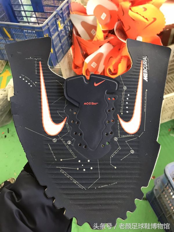 2002年的阿迪达斯鞋银色,阿迪达斯足球鞋哪一代最经典