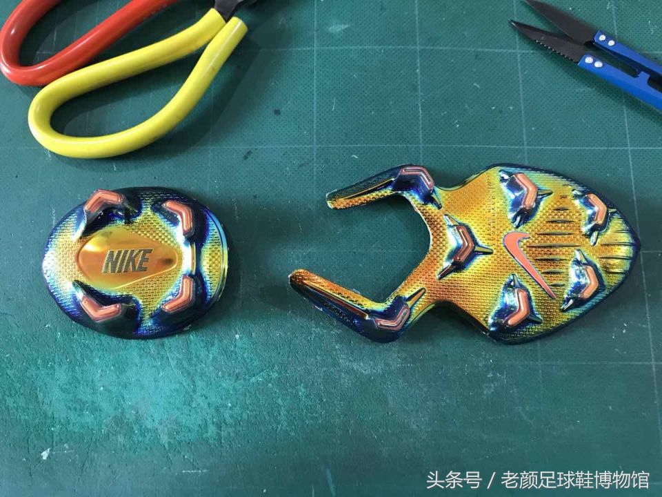 2002年的阿迪达斯鞋银色,阿迪达斯足球鞋哪一代最经典