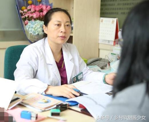 月科宝宝没日没夜哭闹不停，医生怒怼宝爸，宝爸低头不语无地自容