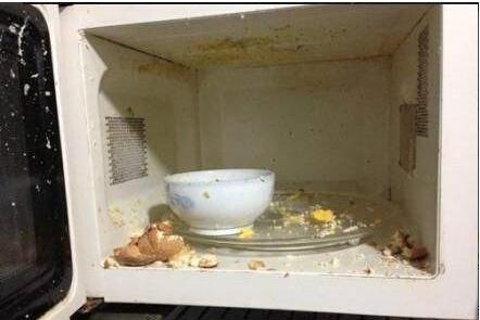千万别把鸡蛋放进微波炉会爆炸,鸡蛋放到微波炉都会炸吗