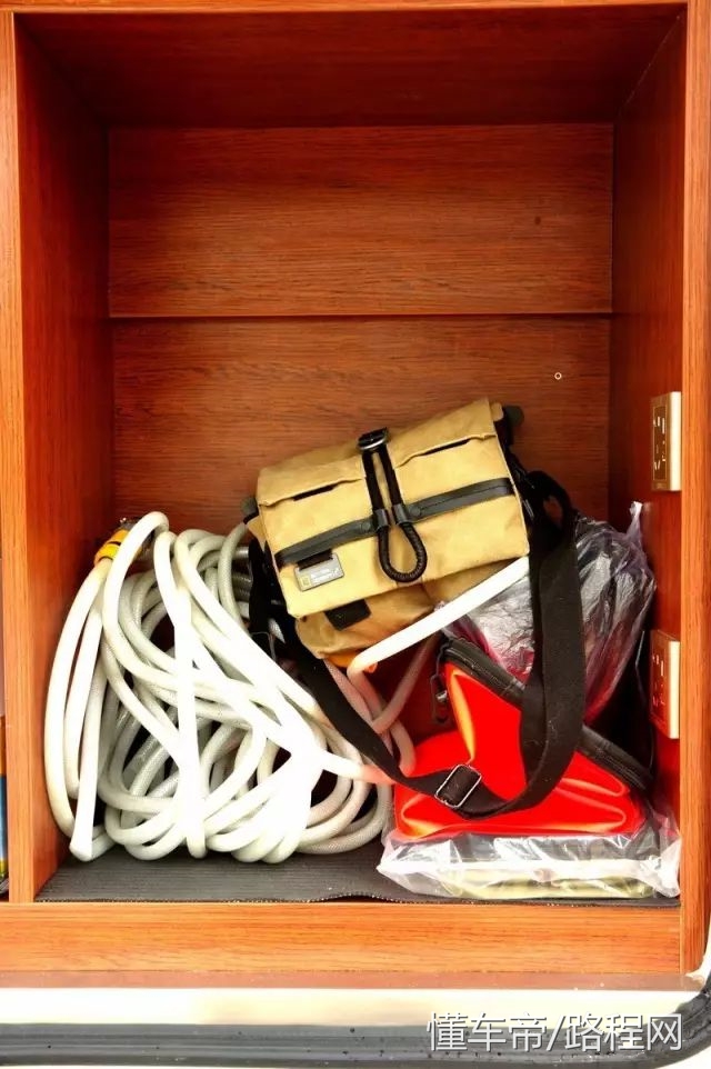 可以升顶有帐篷的b型房车,升顶式房车b型房车