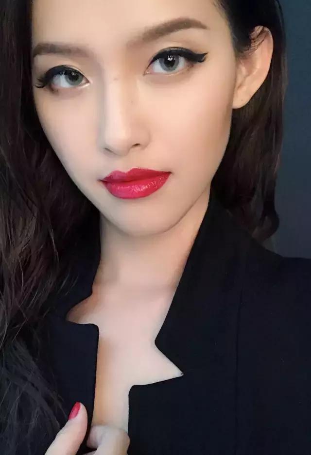 美瞳掉色？含水量是什么？怎么戴才正确，这一篇全搞定！