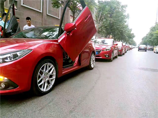 超跑剪刀门有哪几款车型,婚车超跑100辆