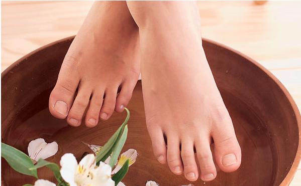 鞋舌老是歪向一边视频,鞋舌老是往左偏怎么回事