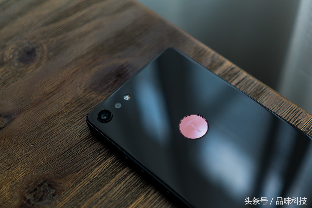 不吹不黑手机测评,如何评价锤子坚果pro2s