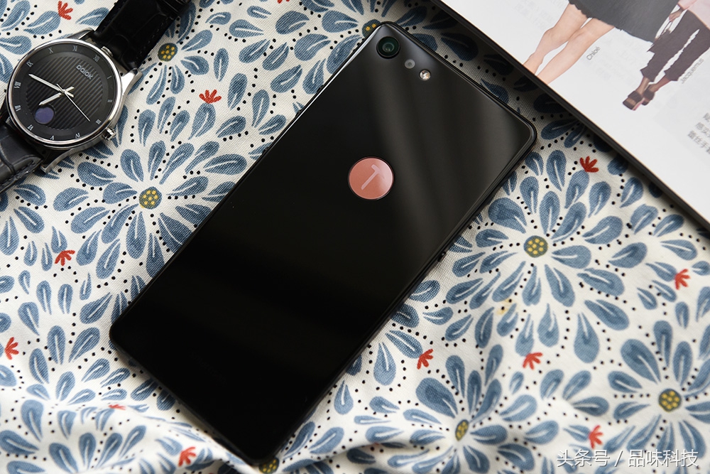 不吹不黑手机测评,如何评价锤子坚果pro2s