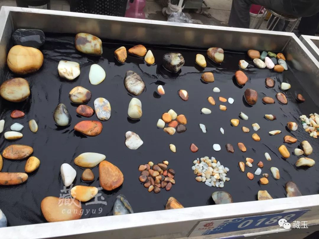 和田市籽料巴扎在哪里,和田巴扎上的大籽料