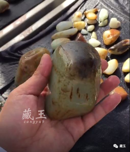 和田市籽料巴扎在哪里,和田巴扎上的大籽料