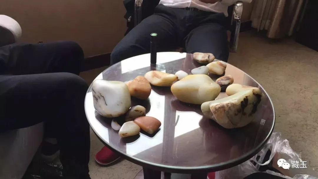 和田市籽料巴扎在哪里,和田巴扎上的大籽料