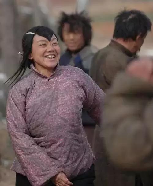 女星扮村姑最美当属热巴？女星村姑扮相大比拼！