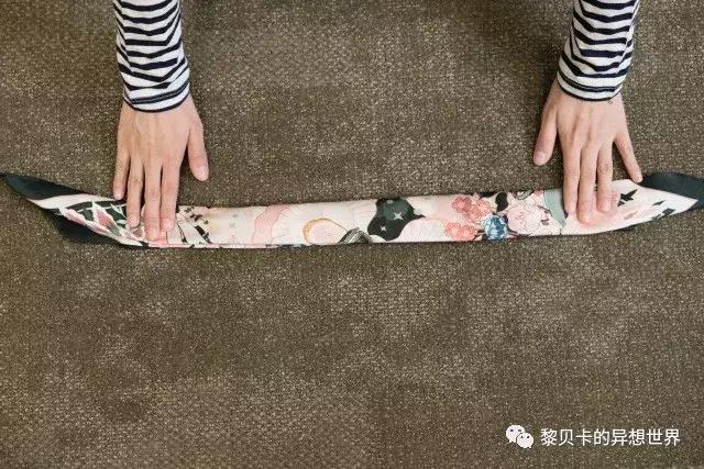 丝巾多种佩戴方式,丝巾的四种佩戴方式