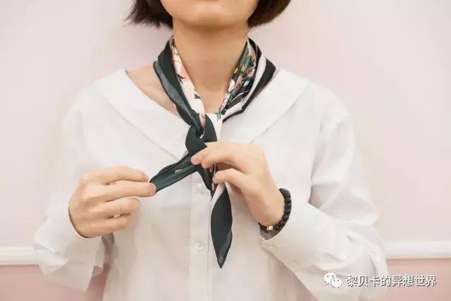 丝巾多种佩戴方式,丝巾的四种佩戴方式