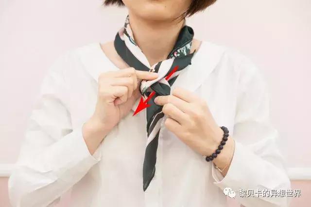 丝巾多种佩戴方式,丝巾的四种佩戴方式